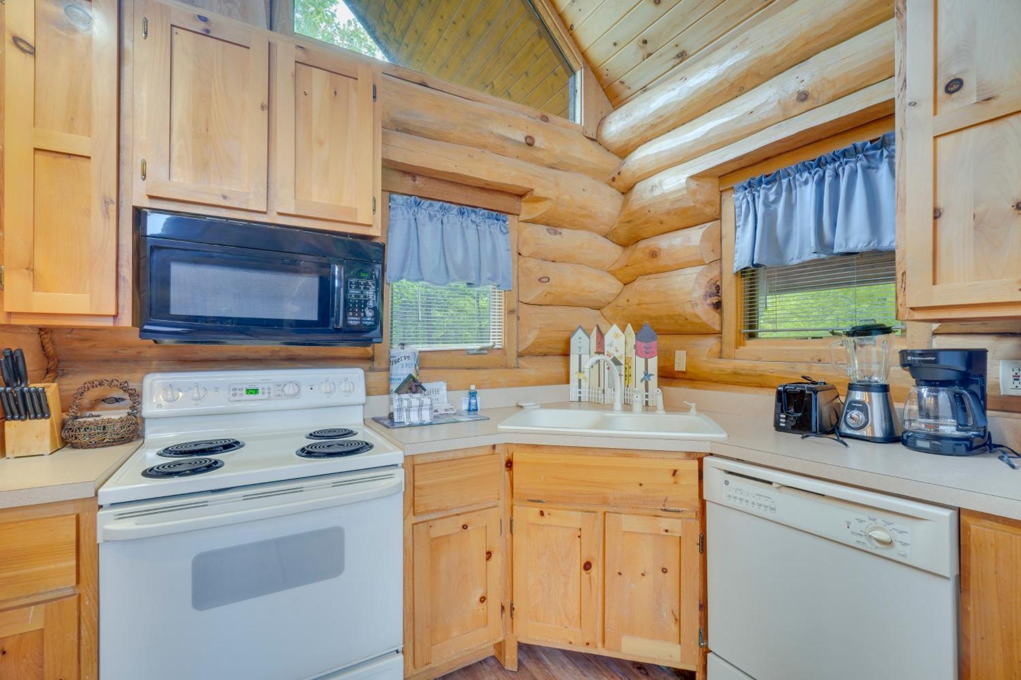 Gatlinburg Cabin With Hot Tub About 11 Miles To Downtown 외부 사진